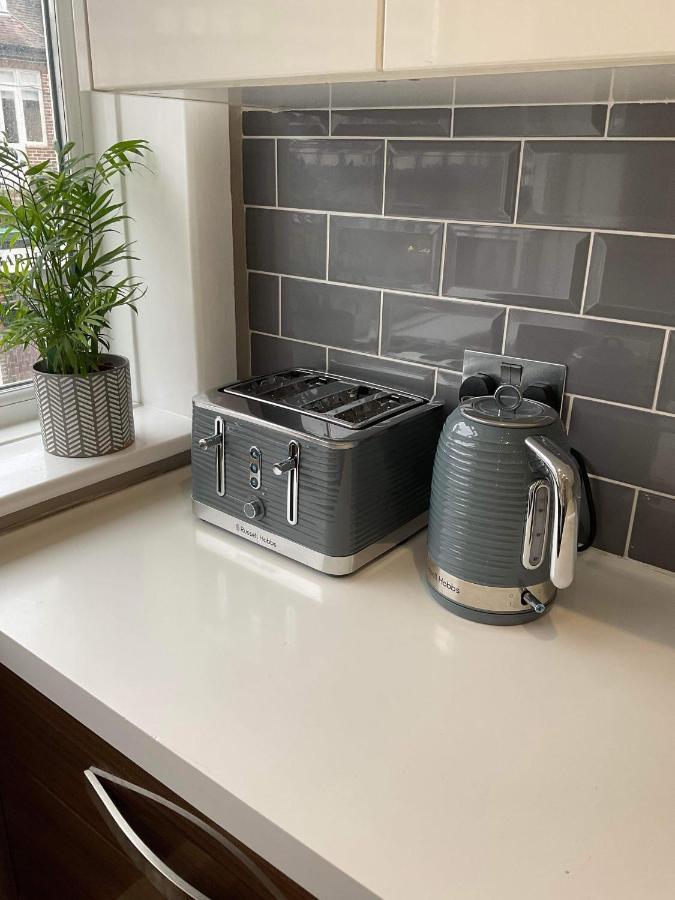 The Clock Tower Apartment - Spacious, Modern, 2 Bed Room Apartment , Southsea With Free Parking - Sleeps 4 Portsmouth Luaran gambar