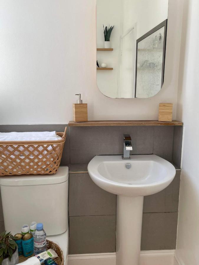 The Clock Tower Apartment - Spacious, Modern, 2 Bed Room Apartment , Southsea With Free Parking - Sleeps 4 Portsmouth Luaran gambar