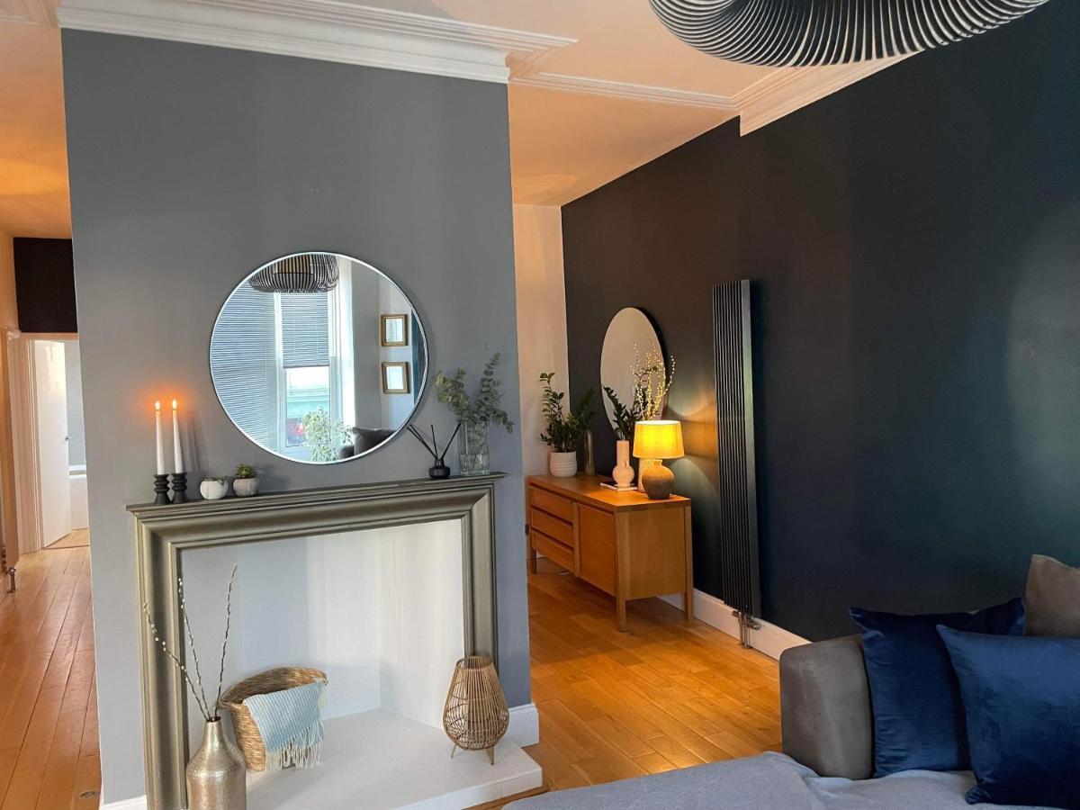 The Clock Tower Apartment - Spacious, Modern, 2 Bed Room Apartment , Southsea With Free Parking - Sleeps 4 Portsmouth Luaran gambar