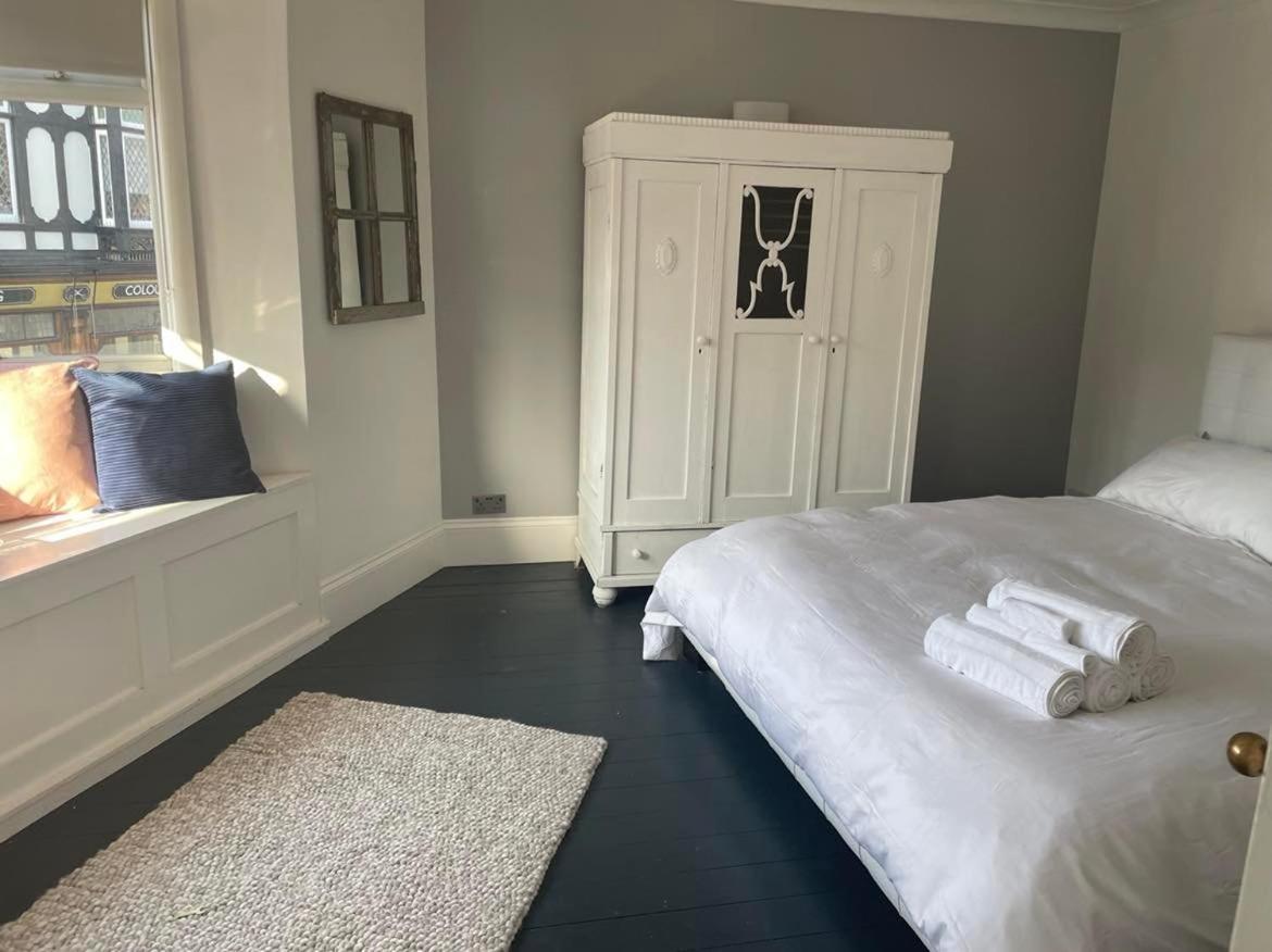 The Clock Tower Apartment - Spacious, Modern, 2 Bed Room Apartment , Southsea With Free Parking - Sleeps 4 Portsmouth Luaran gambar