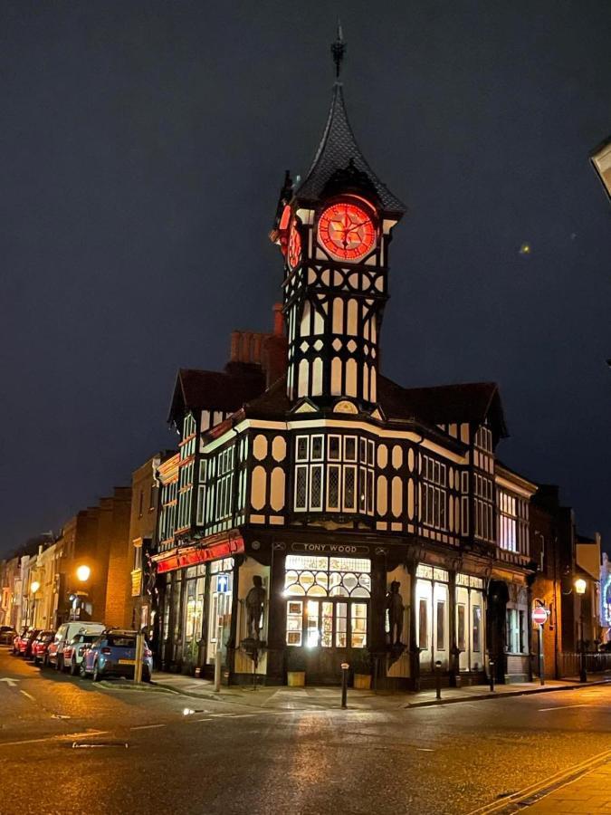 The Clock Tower Apartment - Spacious, Modern, 2 Bed Room Apartment , Southsea With Free Parking - Sleeps 4 Portsmouth Luaran gambar