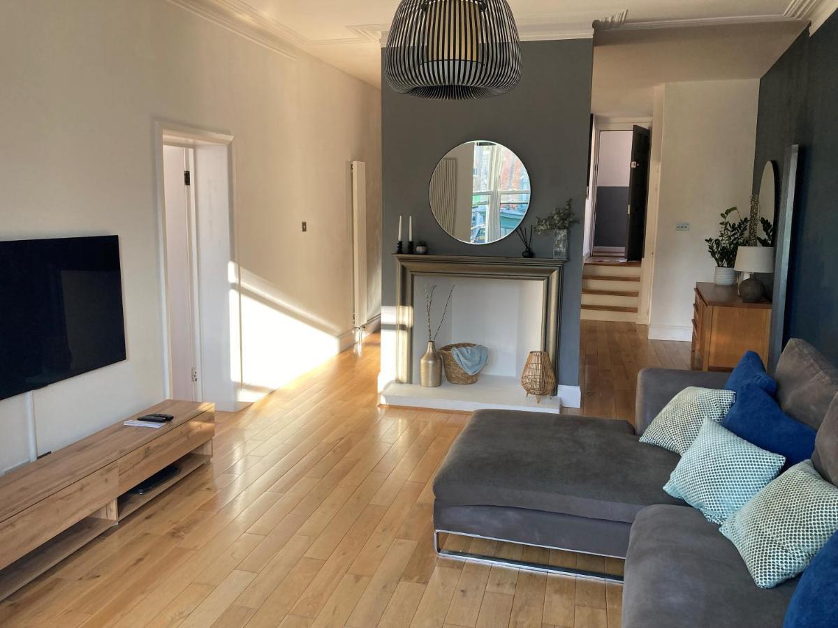 The Clock Tower Apartment - Spacious, Modern, 2 Bed Room Apartment , Southsea With Free Parking - Sleeps 4 Portsmouth Luaran gambar