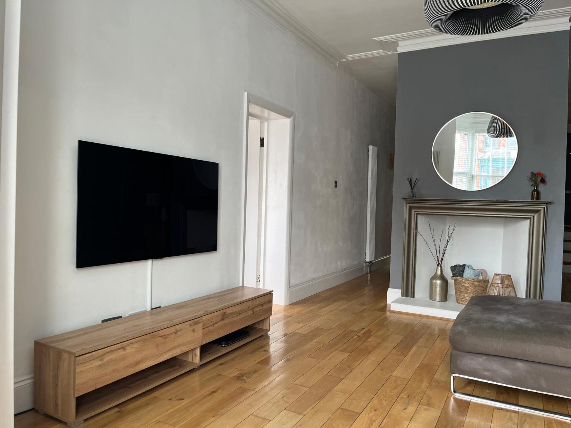 The Clock Tower Apartment - Spacious, Modern, 2 Bed Room Apartment , Southsea With Free Parking - Sleeps 4 Portsmouth Luaran gambar