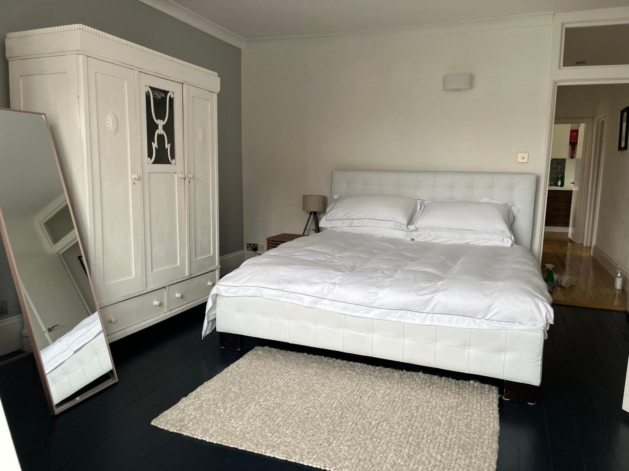 The Clock Tower Apartment - Spacious, Modern, 2 Bed Room Apartment , Southsea With Free Parking - Sleeps 4 Portsmouth Luaran gambar